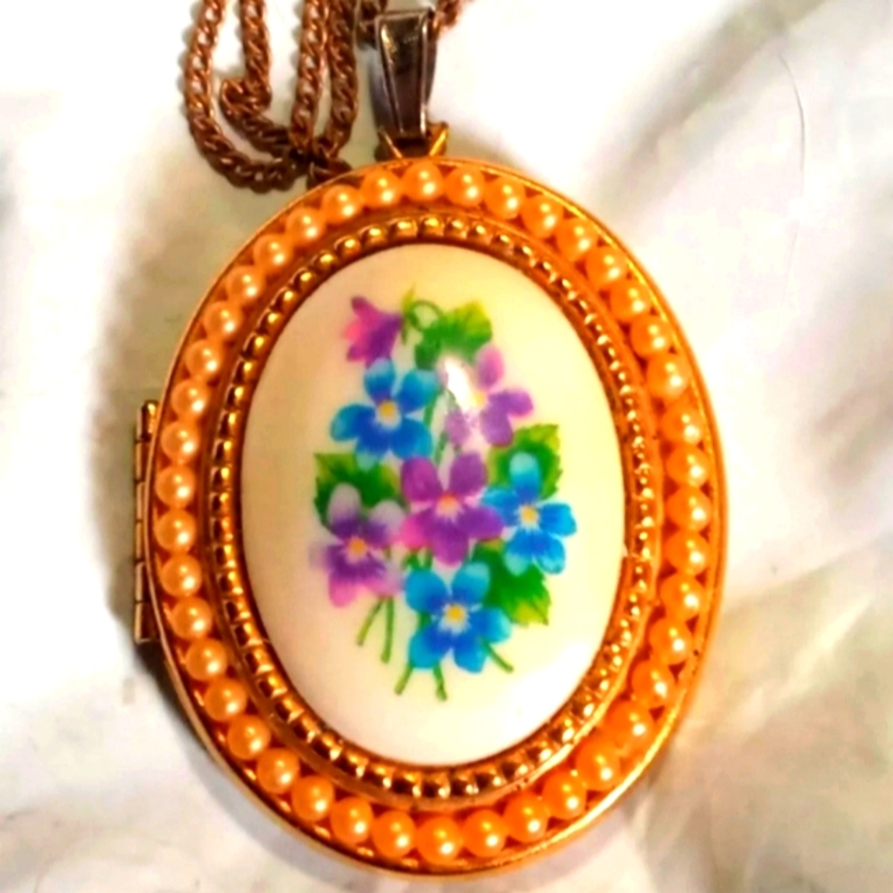 Locket floral Avon vintage
